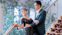 Ayu Dewi dan Regi Datau rayakan ultah pernikahan ke-10 (Instagram/mrsayudewi)