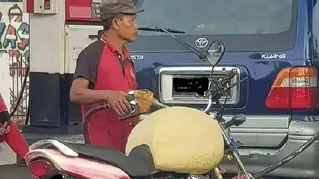 Kumpulan Potret Gaya Isi Bensin Kendaraan yang Bikin Geleng-Geleng Kepala (ist)