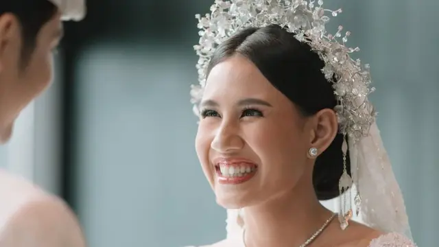 Fashion Shenina Cinnamon di hari pernikahan. (credit:instagram.com/angga)