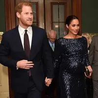 Simak penampilan Meghan Markle yang mirip dengan Putri Diana (Foto: Instagram.com/dosisdemoda)