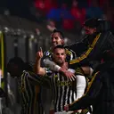 Pemain Juventus Cedera Ditabrak Fans Saat Invasi Lapangan Pramusim