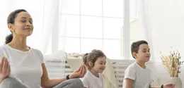 Di tengah kehidupan yang serba cepat dan penuh distraksi, menjaga fokus anak bukanlah hal yang mudah. Notifikasi gadget, tontonan instan, hingga jadwal yang padat sering membuat anak sulit bertahan dalam satu aktivitas dalam waktu lama.  (foto/dok: freepik)