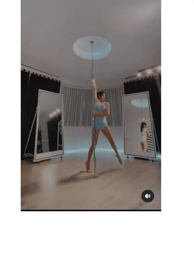 7 Potret Wendy Walters saat Latihan Pole Dance, Jadikan Hobi