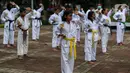 Anak-anak berolahraga saat Pemberlakuan pembatasan kegiatan masyarakat (PPKM) level 3, Jakarta, Sabtu (21/8/2021). Wagub DKI Jakarta Ahmad Riza Patria mengungkapkan, Jakarta sudah keluar dari zona merah setelah satu setengah bulan angka COVID-19 tinggi.  (Liputan6.com/Johan Tallo)