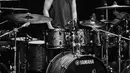 Gaya Ray Prasetya sebelum menabuh drum, mencoba untuk konsentrasi. (Foto: Instagram/@rayprasetya22)