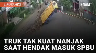 Sebuah truk tak kuat nanjak karena kelebihan muatan mengundang perhatian