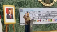 Gubernur DKI Jakarta Anies Baswedan melakukan serah terima bantuan dana hibah kepada 10 partai politik (parpol) 2022 dengan total anggaran sebesar Rp27,5 miliar. (Dok. Liputan6.com/Winda Nelfira)