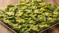Cara Membuat Keripik Daun Bayam Tanpa Tepung Tebal, Krispi dan Gurih Alami