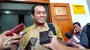 Tim kuasa hukum KPK, Zainal Abidin menjawab pertanyaan wartawan usai putusan sidang praperadilan mantan Wali Kota Makassar, Ilham Arief Sirajudin di PN Jaksel, Kamis (9/7/2015). (Liputan6.com/Yoppy Renato)