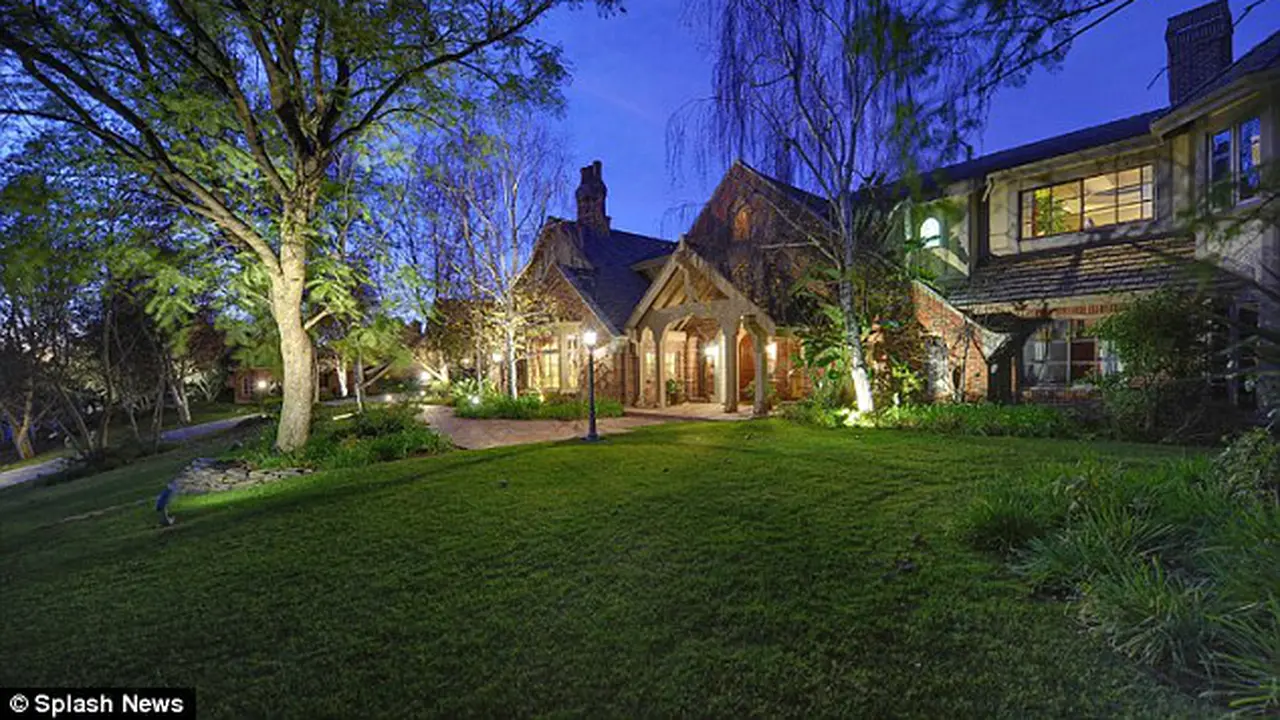 Tur Rumah Seleb: Nuansa Serba Mewah di Rumah Britney Spears