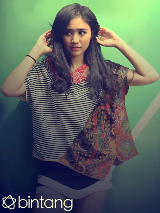 “Aku senang dengan seni peran dan pernah les akting. Orang tua juga mendukung aku,” ujar gadis kelahiran Jakarta, 1 Februari 1996 ini. (Andy Masela/Bintang.com)