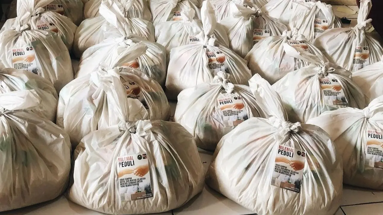 Minyak Jelantah Disulap Jadi Sembako Bantu Warga Terdampak PPKM Level 4