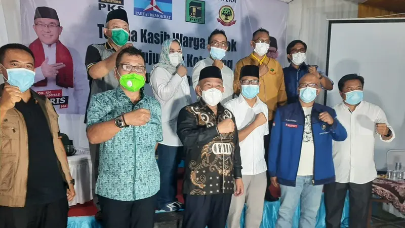 Mohammad Idris dan Imam Budi Hartono mengumumkan memenangkan kompetisi di Pilkada Depok 2020.