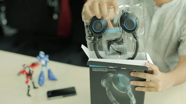 Unboxing Sennheiser HD 221