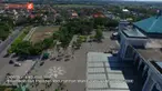 Di masjid Al Akbar telah menerapkan teknologi yang mampu meredam bising 