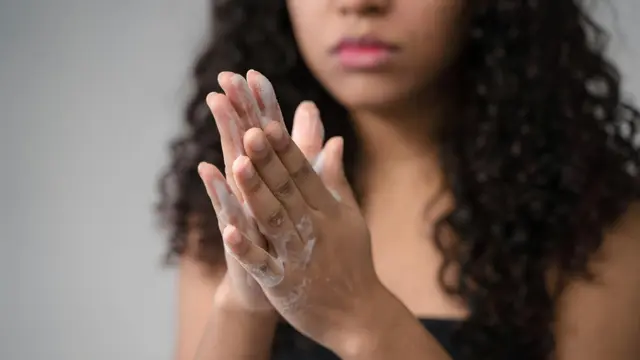 Cara Membersihkan Wajah dengan Benar agar Kulit Bersih dan Skin Barrier Tetap Terjaga