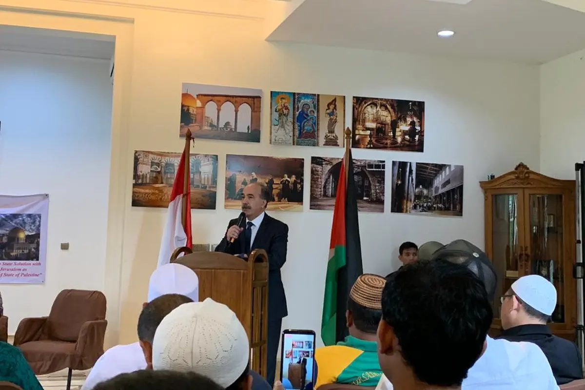 Taher Hamad, Wakil Duta Besar Palestina untuk Indonesia ketika menyampaikan pidato pembuka pada acara penolakan rencana perdamaian Timur Tengah pada Rabu (5/2).