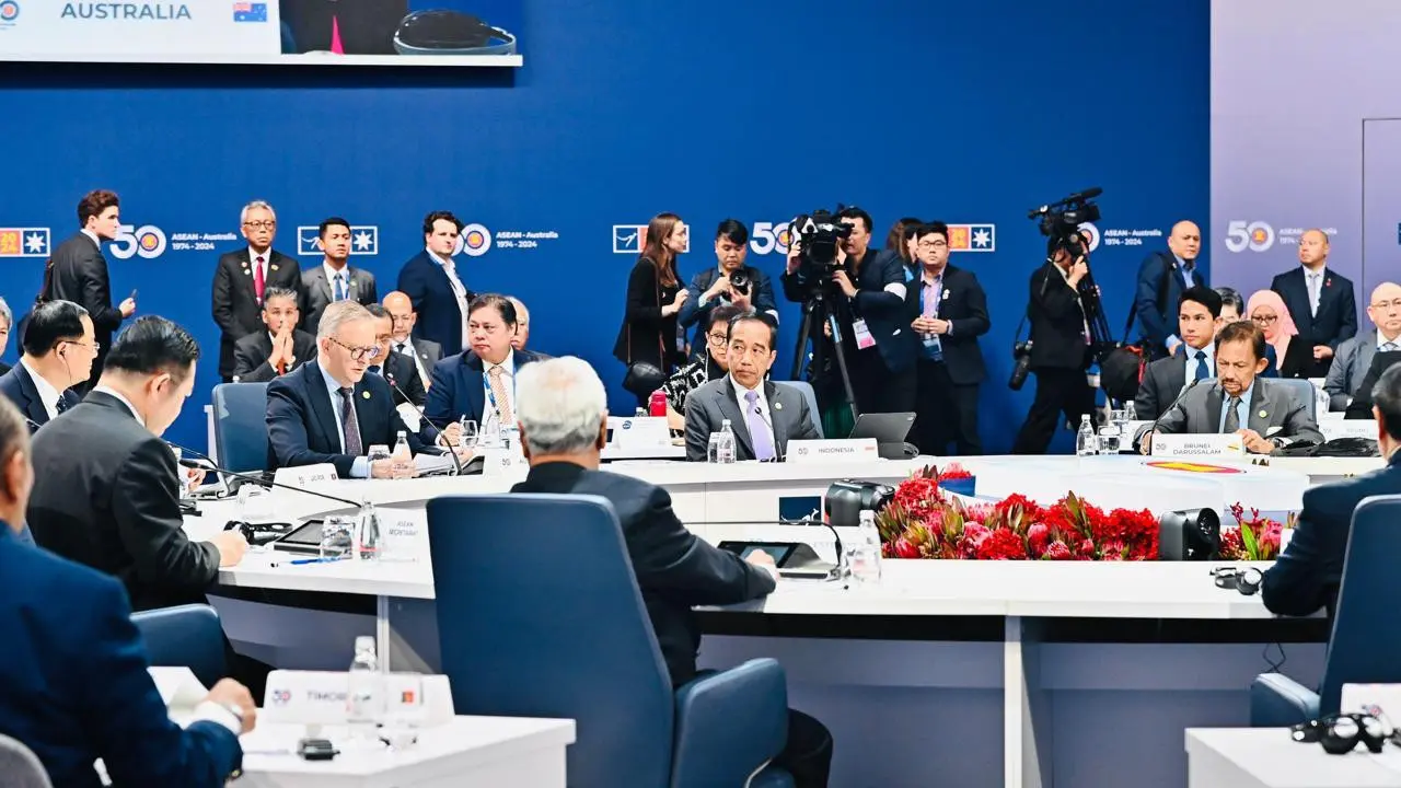 Menko Bidang Perekonomian Airlangga Hartarto mendampingi Presiden Joko Widodo dalam KTT Khusus Perayaan ke-50 Kemitraan ASEAN – Australia di Melbourne, Rabu, 6 Maret 2024. (Foto: Kemenko Bidang Perekonomian).