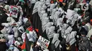 Aksi damai yang digelar di depan Kedubes Amerika Serikat ini lantaran Presiden Joe Biden yang secara terang-terangan mendukung tentara Zionis Israel. (Liputan6.com/Faizal Fanani)