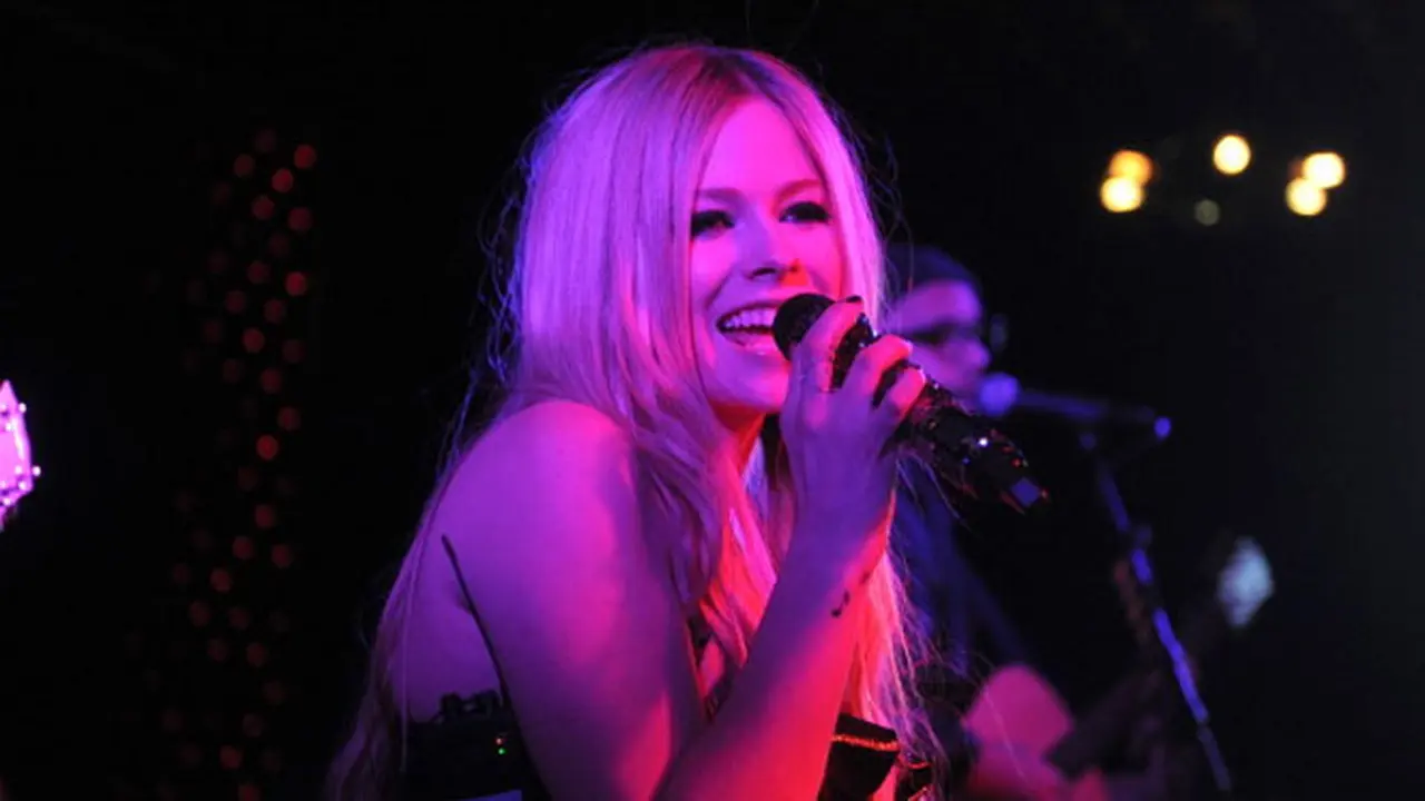 avril-lavigne-131107b.jpg
