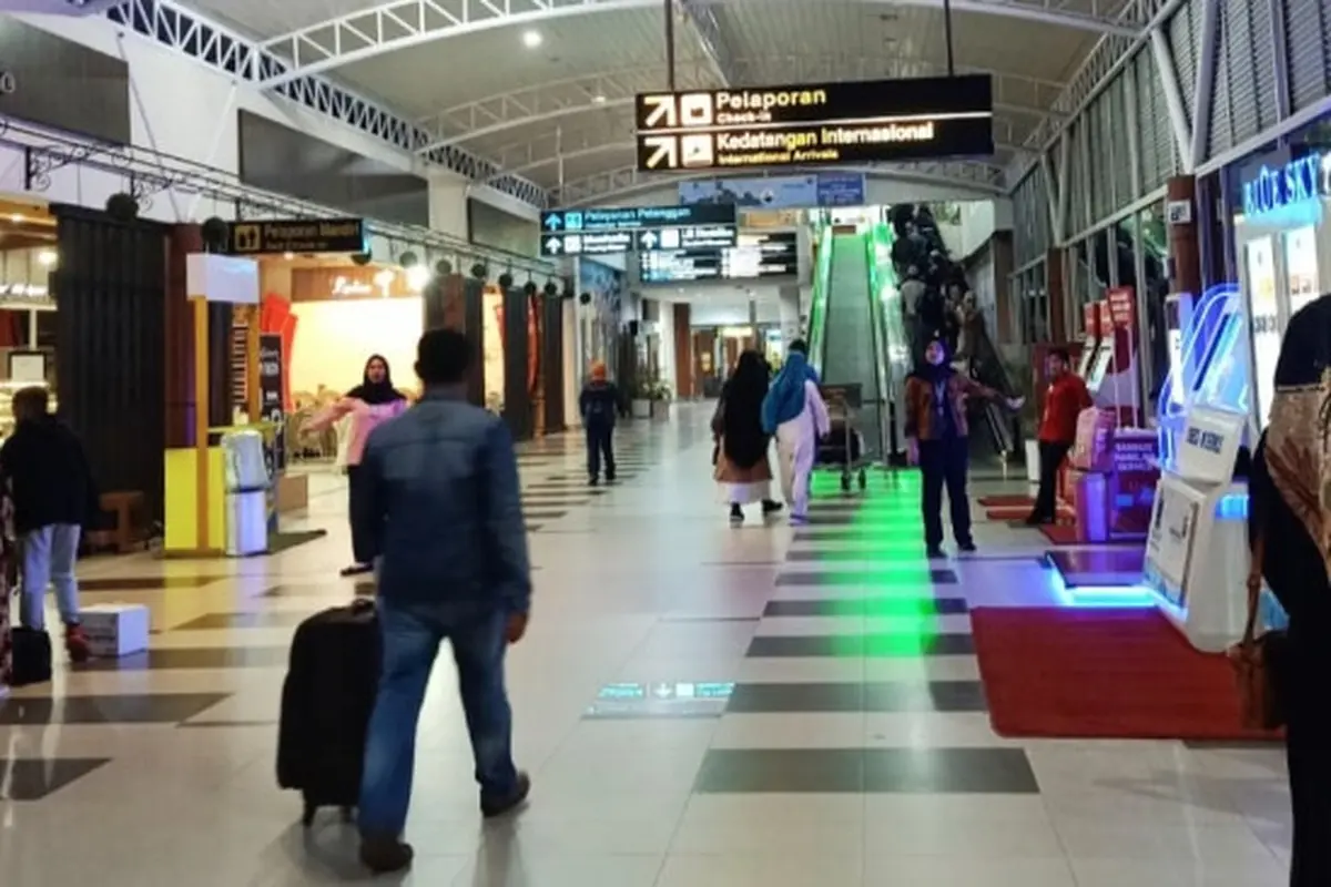 Suasana di lobi Bandara Sultan Syarif Kasim II Pekanbaru.