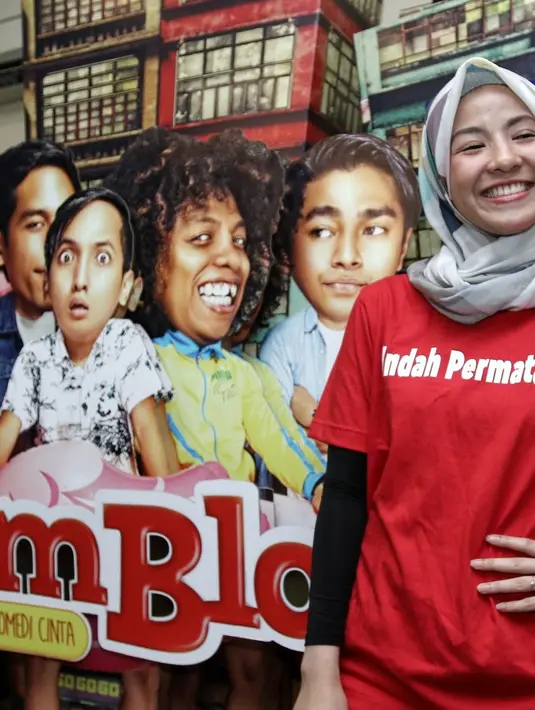 Meskipun menyerahkan segalanya kepada Tuhan soal jenis kelamin pada anaknya nanti, namun keinginan Natasha untuk memiliki anak laki-laki karena ia ingin suaminya ada yang menemani saat Salat Jumat. (Adrian Putra/Bintang.com)