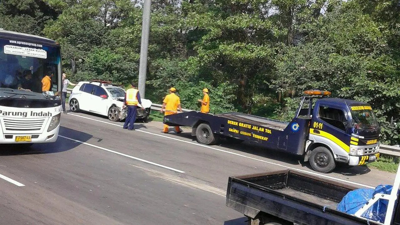 3 Mobil Tabrakan Beruntun di Tol Jagorawi