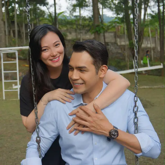 Asmirandah dan Jonas Rivanno