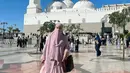 Mencari inspirasi outfit untuk ibadah umrah? Gaya Titi Kamal berikut ini bisa jadi inspirasi. [@titi_kamall]
