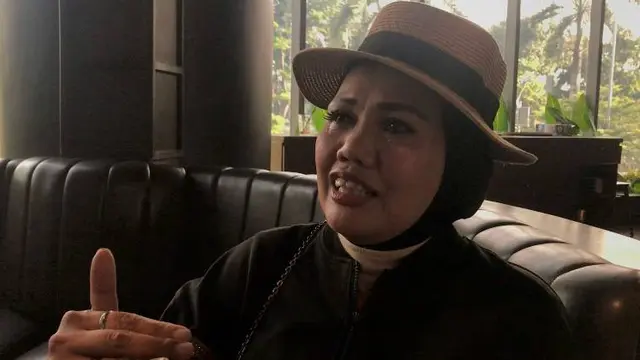 Elly Sugigi di kawasan Senayan, Jakarta Pusat.