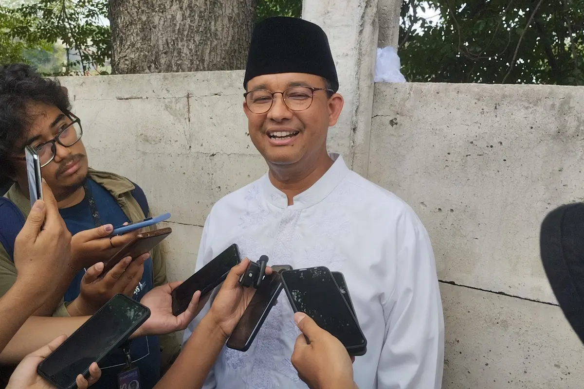 Bakal calon presiden Anies Baswedan saat menghadiri peringatan Maulid Nabi Muhammad SAW serta Haul Qutbil Anfas Al Habib Umar bin Abdurrahman al Atthos ke-373 di Majelis Darul Musthofa al Madinatul Munawaroh, Jagakarsa, Jakarta Selatan, Selasa (7/11/2023)