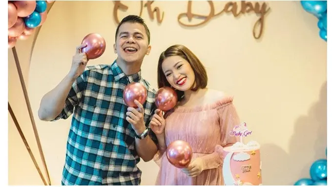 6 Momen Rosiana Dewi dan Handika Pratama Ungkap Jenis Kelamin Anak Pertama