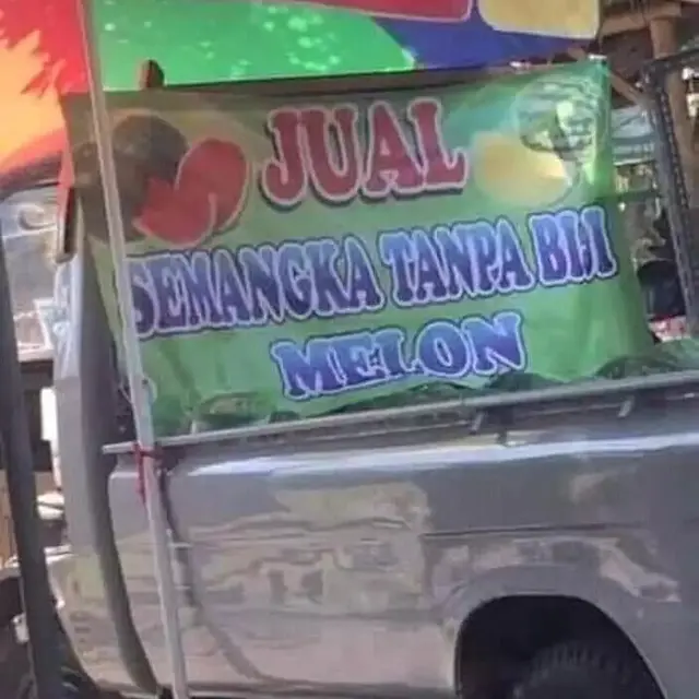 6 Tulisan Promosi Orang Jualan Buah Ini Bikin Pembeli Salah Fokus