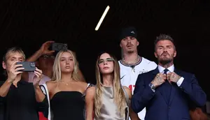 Victoria Beckham Tampil Chic saat Dukung Inggris di Piala Dunia 2026, Gaya Quiet Luxury Jadi Sorotan
