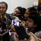 Ketua PB IDI Ilham Oetama Marsis saat dimintai keterangan awak media di kantor IDI, Jakarta, Senin (9/4). Sebelumnya, Majelis Kehormatan Etik Kedokteran (MKEK) PB IDI memberi sanksi ke dokter Terawan. (Liputan6.com/JohanTallo)