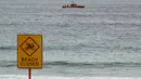 Pemerintah setempat menyebut “Puing-puing misterius, hitam, berbentuk bola” mulai muncul di Pantai Coogee pada 15 Oktober pada sore hari. (Saeed KHAN/AFP)