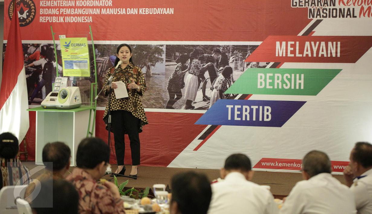Menko bidang Pembangunan Manusia dan Kebudayaan (PMK) Puan Maharani memberikan sambutan dalam acara penyerahan secara simbolis Alat pengukur tekanan darah mandiri di Kementerian Menko PMK, Jakarta, Rabu (22/2). (Liputan6.com/Faizal Fanani)