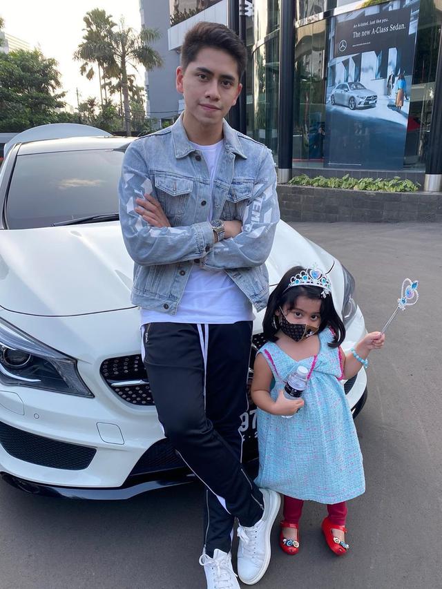 Potret Kedekatan Athalla Naufal dan Vania Athabina. (Sumber: Instagram/athallanaufal7)