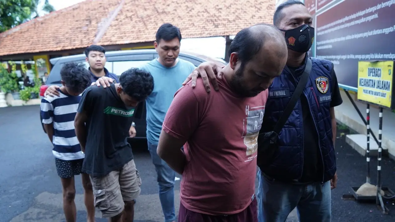 Kawanan polisi gadungan ditangkap.