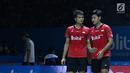 Ganda putra Indonesia, Ricky Karandasuwardi/Angga Pratama saat melawan He Jiting/Tan Qiang (China) pada 32 besar Indonesia Open 2018 di Istora GBK, Jakarta, Rabu (4/7). Ricky/Angga unggul 16-21, 21-17, 26-24. (Liputan6.com/Helmi Fithriansyah)