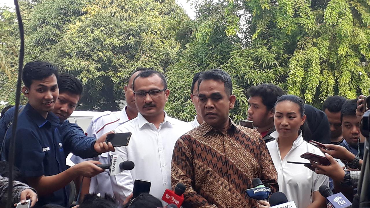 Sekjen Partai Gerindra Ahmad Muzani mendampingi Prabowo Subianto dan Sandiaga Uno tes kesehatan di RSPAD
