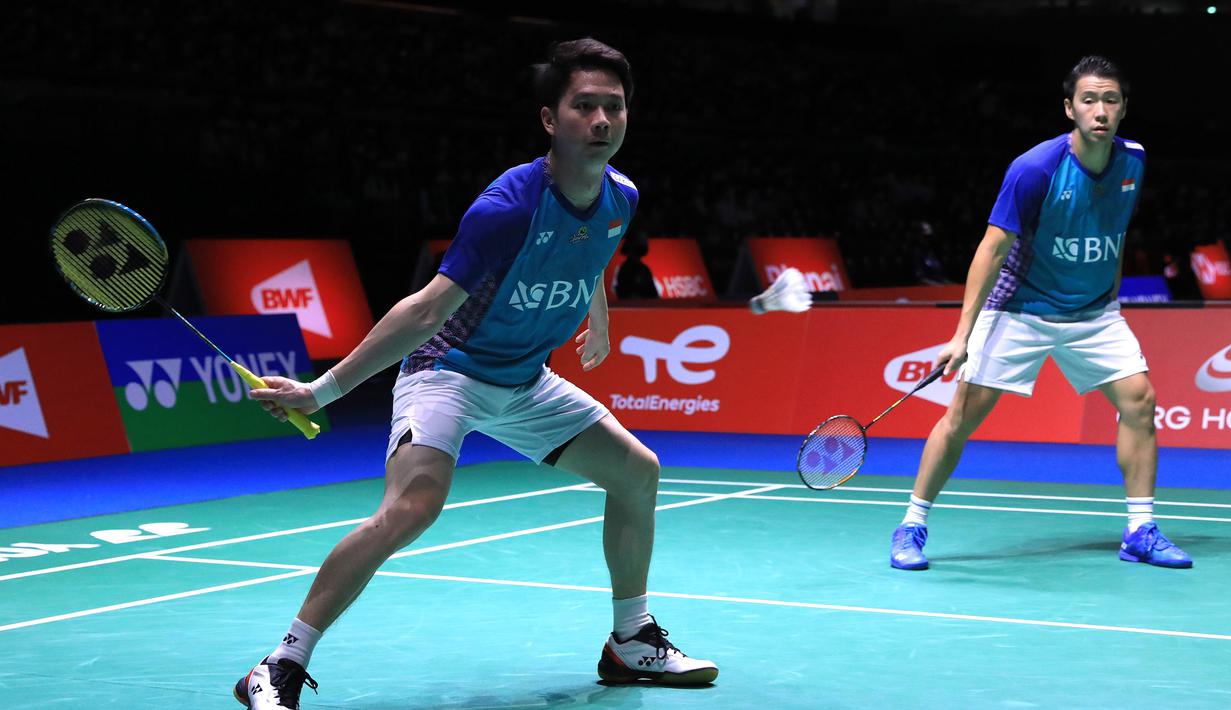 Di babak 16 besar alias perdelapanfinal, Kamis (25/8/2022) Marcus Fernaldi Gideon/Kevin Sanjaya Sukamuljo akan menantang pasangan Inggris sebagai unggulan ke-14, Ben Lane/Sean Vendy yang lolos usai menaklukkan ganda putra asal Jerman, Bjarne Geiss/Jan Colin Voelker dengan 21-17, 22-20. (PBSI)