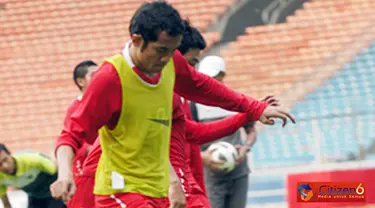 Citizen6, Jakarta: Dalam latihan terakhir menjelang pertandingan, semua pemain Timnas Indonesia berlatih dengan keras. Pemain tengah Timnas Indonesia, M Ilham, dipastikan membela Indonesia di Leg dua. (Pengirim: Sunyoto)