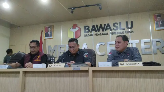 Konferensi Pers 'Update Penanganan Pelanggaran Pidana Pemilu 2024' di Bawaslu RI, Jakarta Pusat, Selasa (27/2/2024). (Liputan6.com/Winda Nelfira)