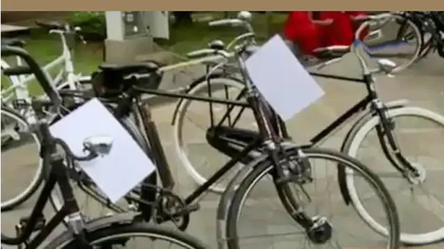 Sepeda tua yang rata-rata peninggalan masa penjajahan Belanda ini meski sudah berumur hampir seratus tahun, masih tetap bisa digunakan.
