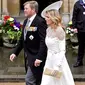Ratu Máxima dari Belanda mengenakan dress putih dengan detail bunga di bagian atas dan belt tali putih. Dipadukan dengan topi yang serasi dengan dressnya. @koninklijkhuis