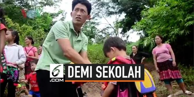 VIDEO: Demi Sekolah, Sejumlah Anak Masuk Kantong Plastik