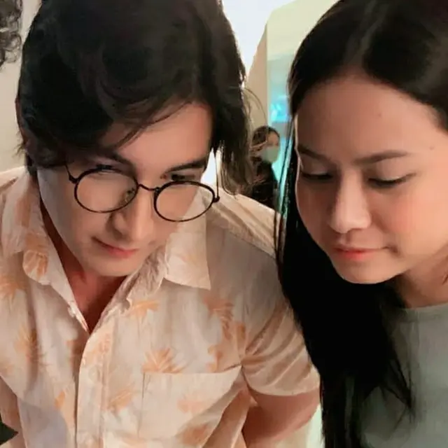 Tetap Profesional, Ini 6 Potret Hanggini dan Junior Roberts di Balik Layar Geez & Ann Series