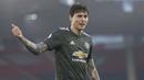 Bek Manchester United, Victor Lindelof, saat melawan Southampton pada laga Liga Inggris di Stadion St. Mary's, Minggu (29/11/2020). MU menang dengan skor 3-2. (Naomi Baker, Pool via AP)