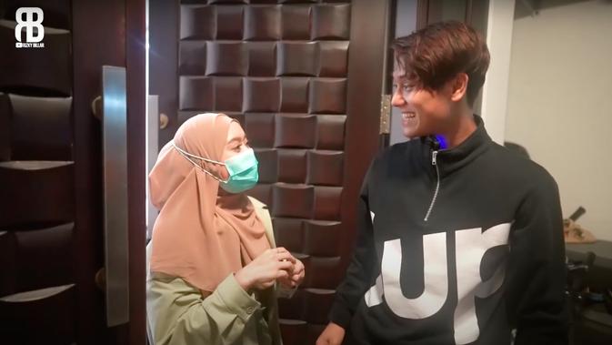 Potret Lesty Kejora dan Rizky Billar Kencan Naik Motor. (Sumber: YouTube/Rizky Billar)